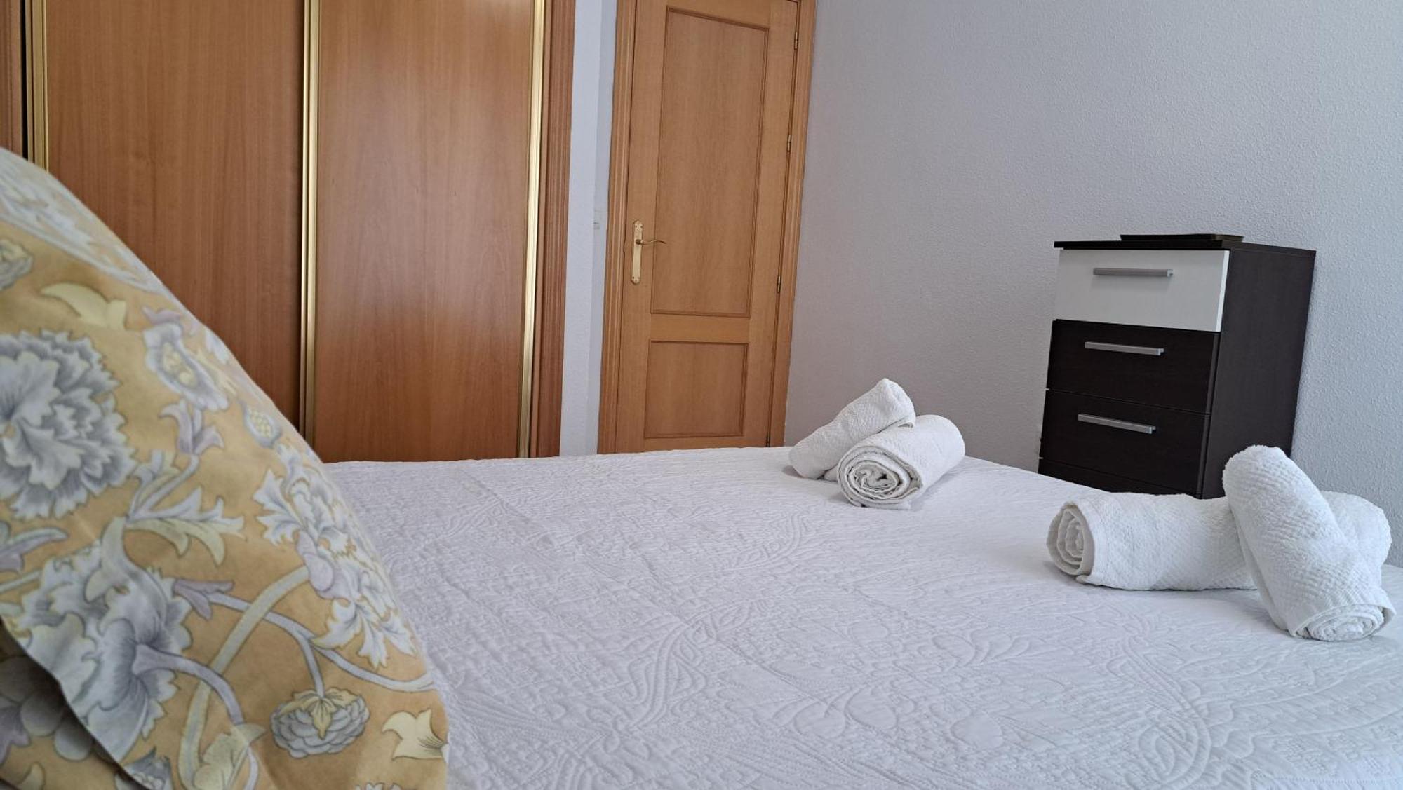 Apartamentos Maria Cristina Con Parking Gratis 科爾多瓦 外观 照片