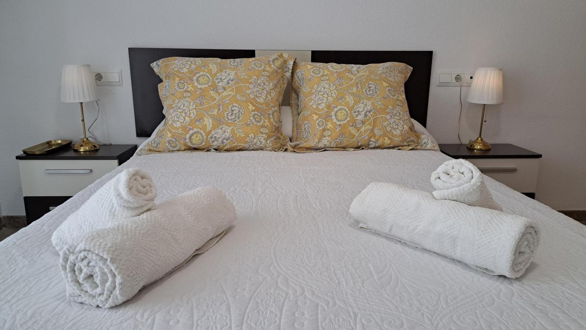Apartamentos Maria Cristina Con Parking Gratis 科爾多瓦 外观 照片
