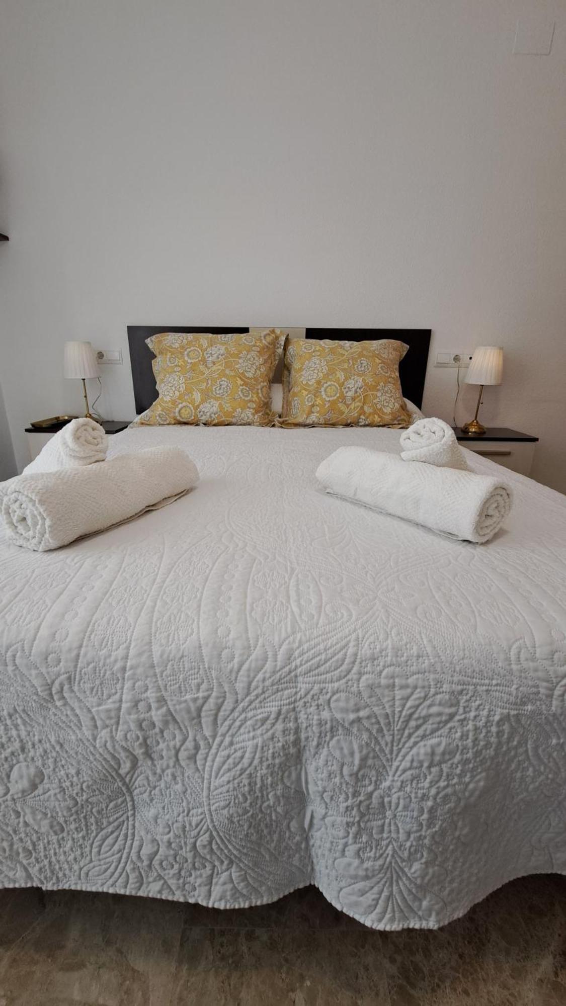 Apartamentos Maria Cristina Con Parking Gratis 科爾多瓦 外观 照片