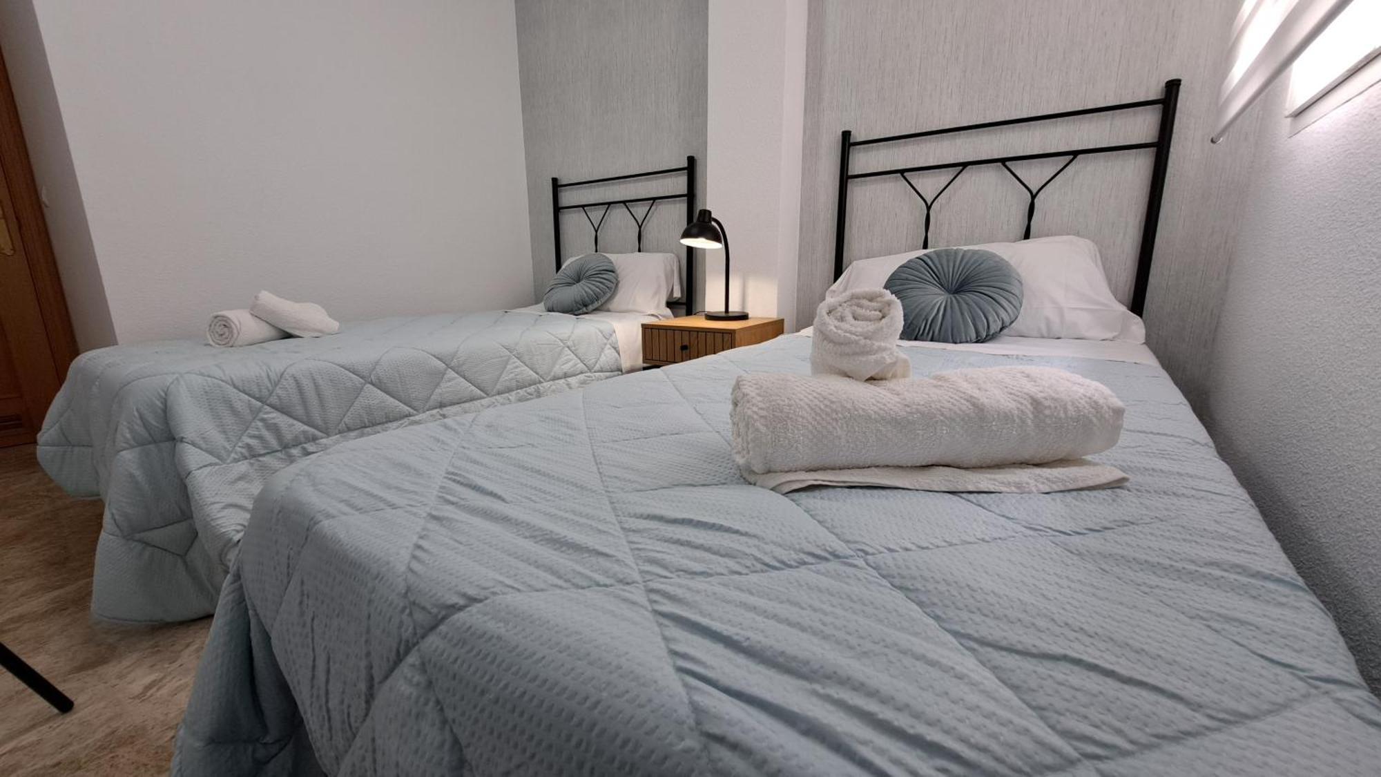 Apartamentos Maria Cristina Con Parking Gratis 科爾多瓦 外观 照片