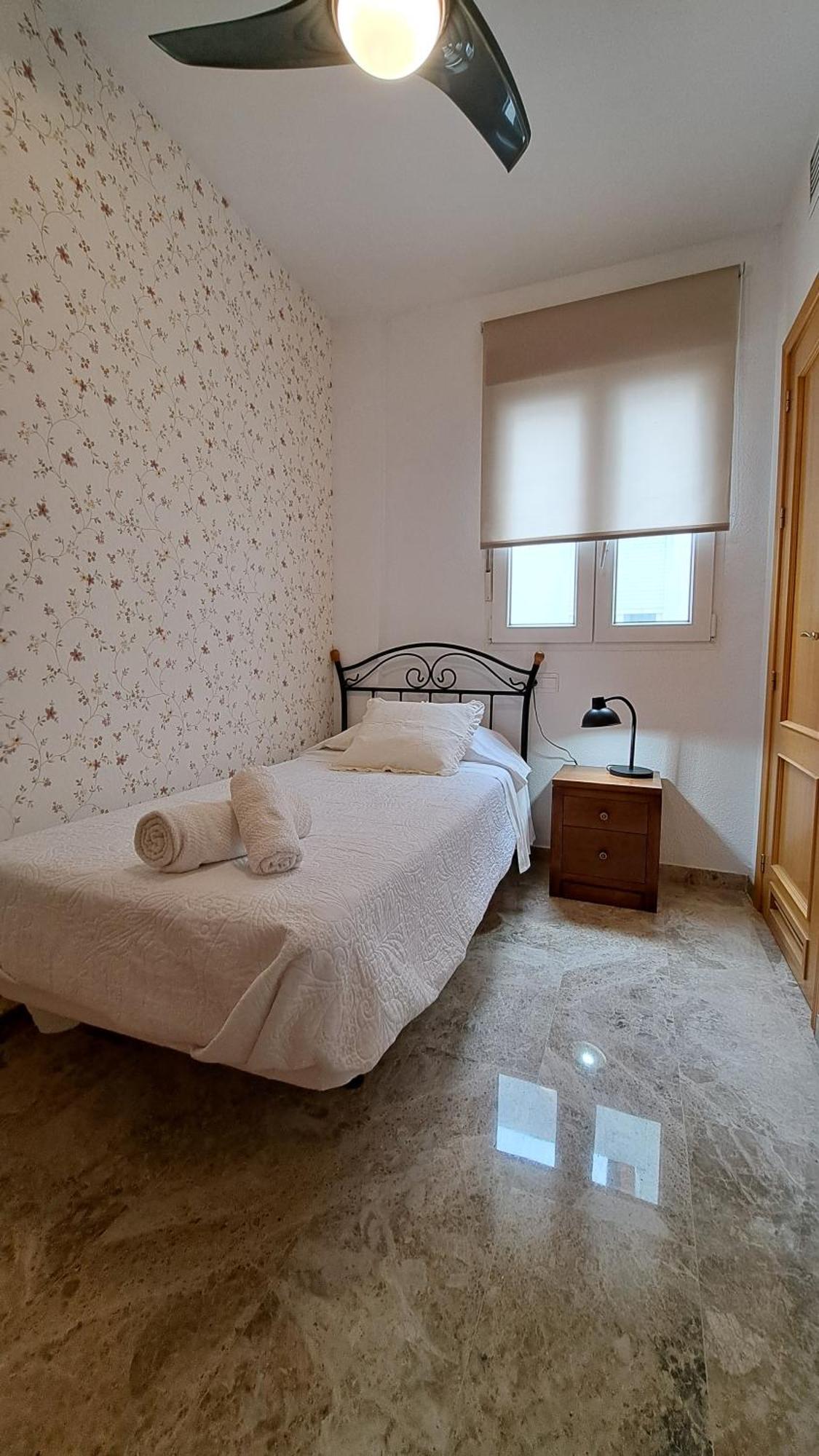 Apartamentos Maria Cristina Con Parking Gratis 科爾多瓦 外观 照片