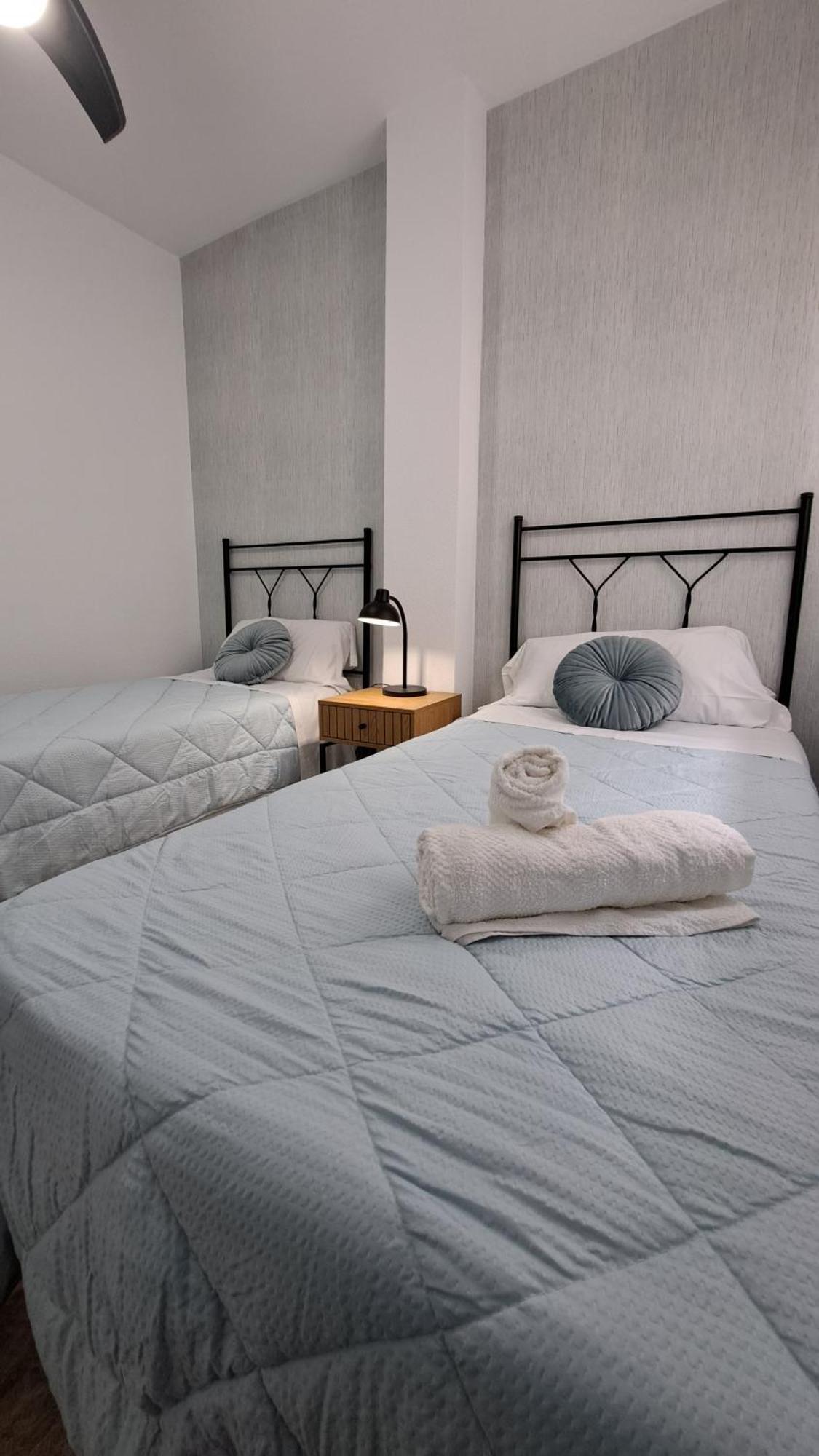 Apartamentos Maria Cristina Con Parking Gratis 科爾多瓦 外观 照片